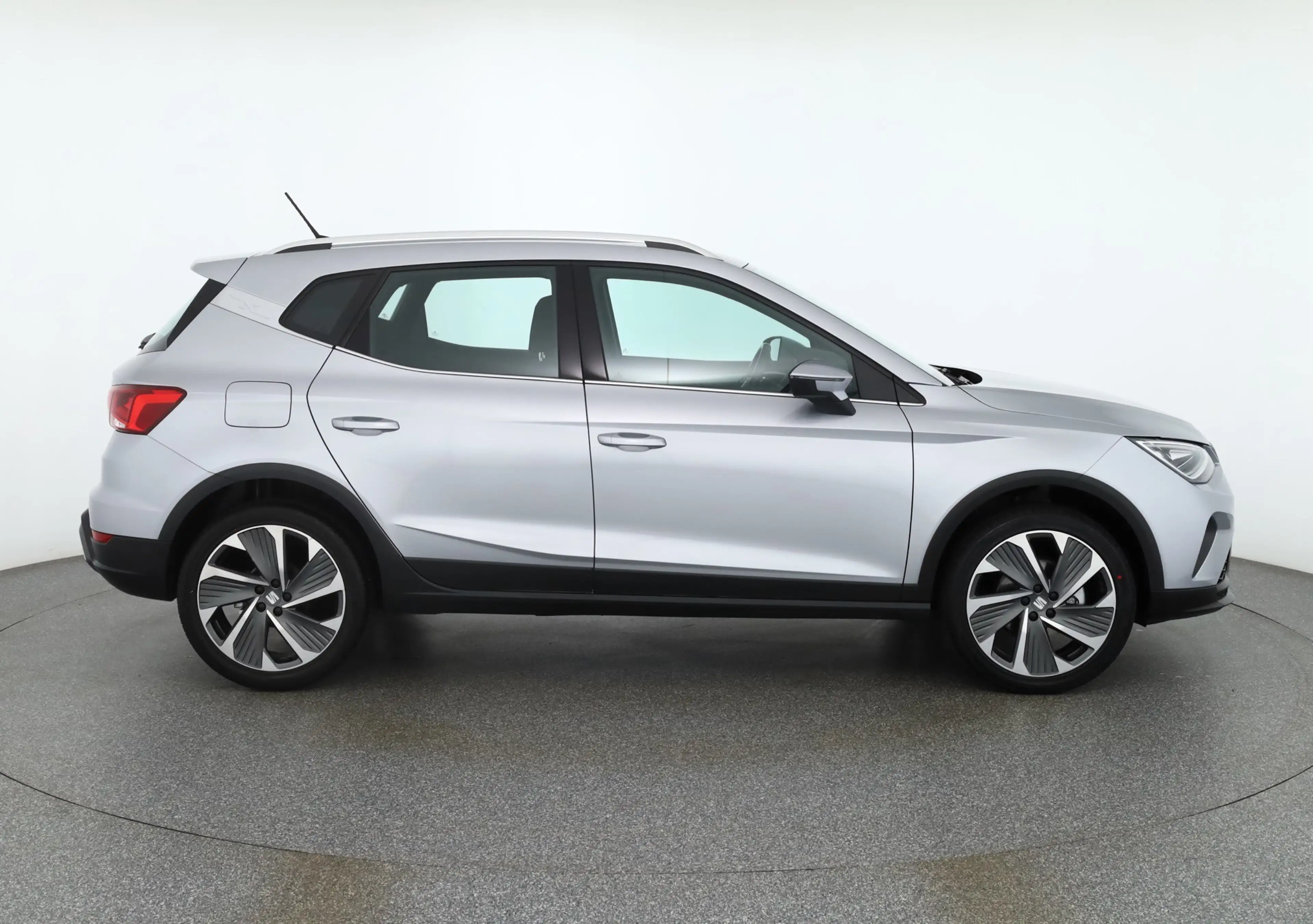SEAT Arona 1.0 TSI DSG FR LED Navi Android Apple PDC — photo 6