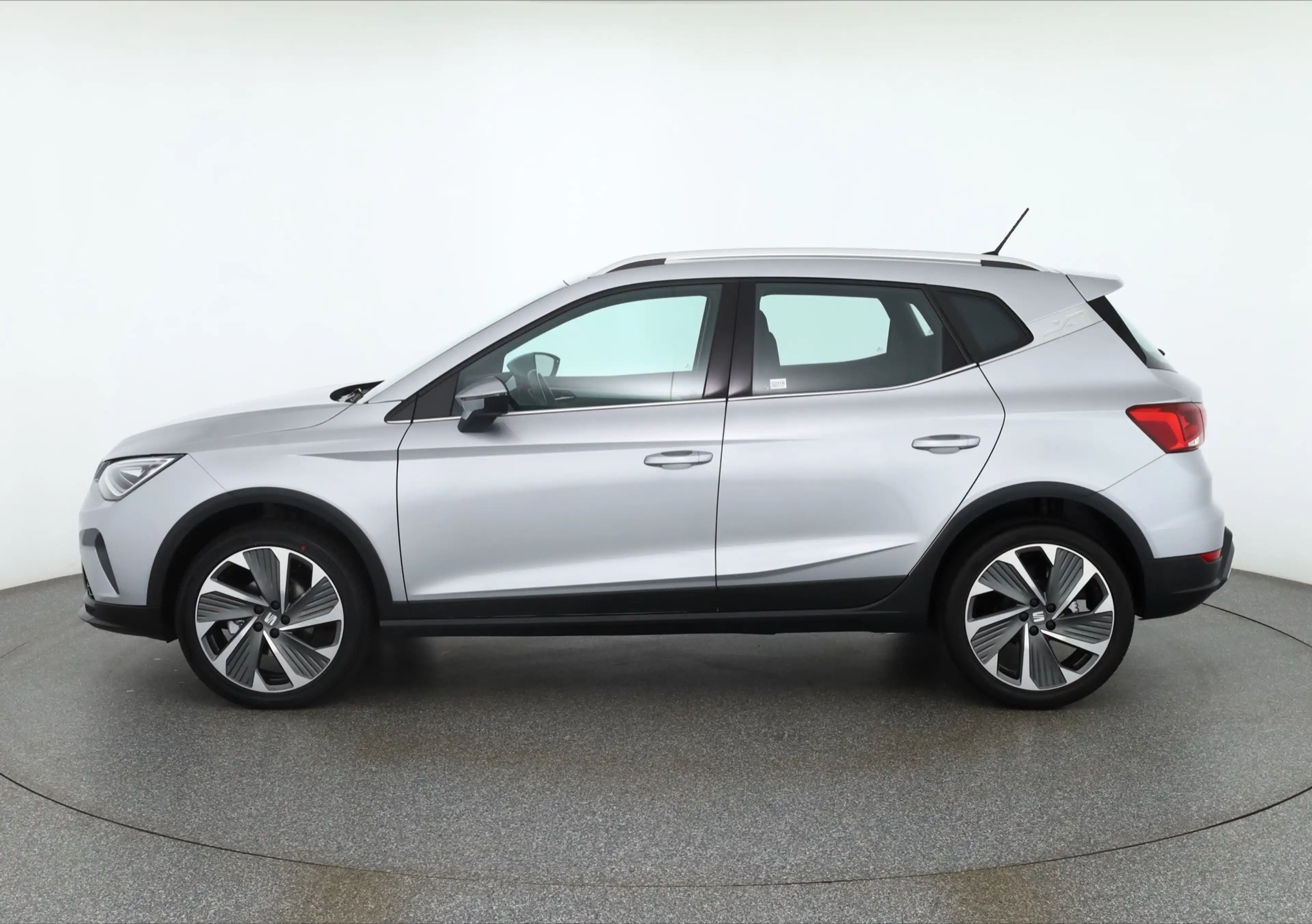 SEAT Arona 1.0 TSI DSG FR LED Navi Android Apple PDC — photo 2