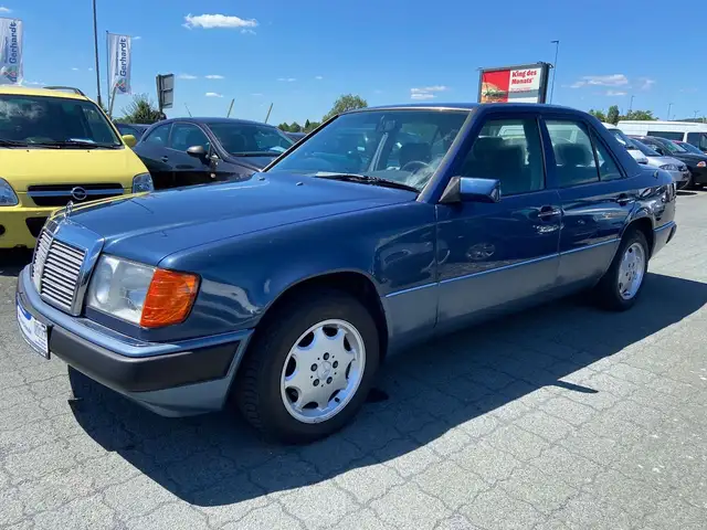 Mercedes-Benz 230 E  H-ZULASSUNG/ SCHIEBEDACH/ AHK