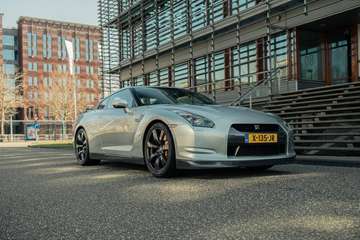 R35 - VR38DETT 3.8L Twin-Turbo V6 - 485 HP - HKS exhaust