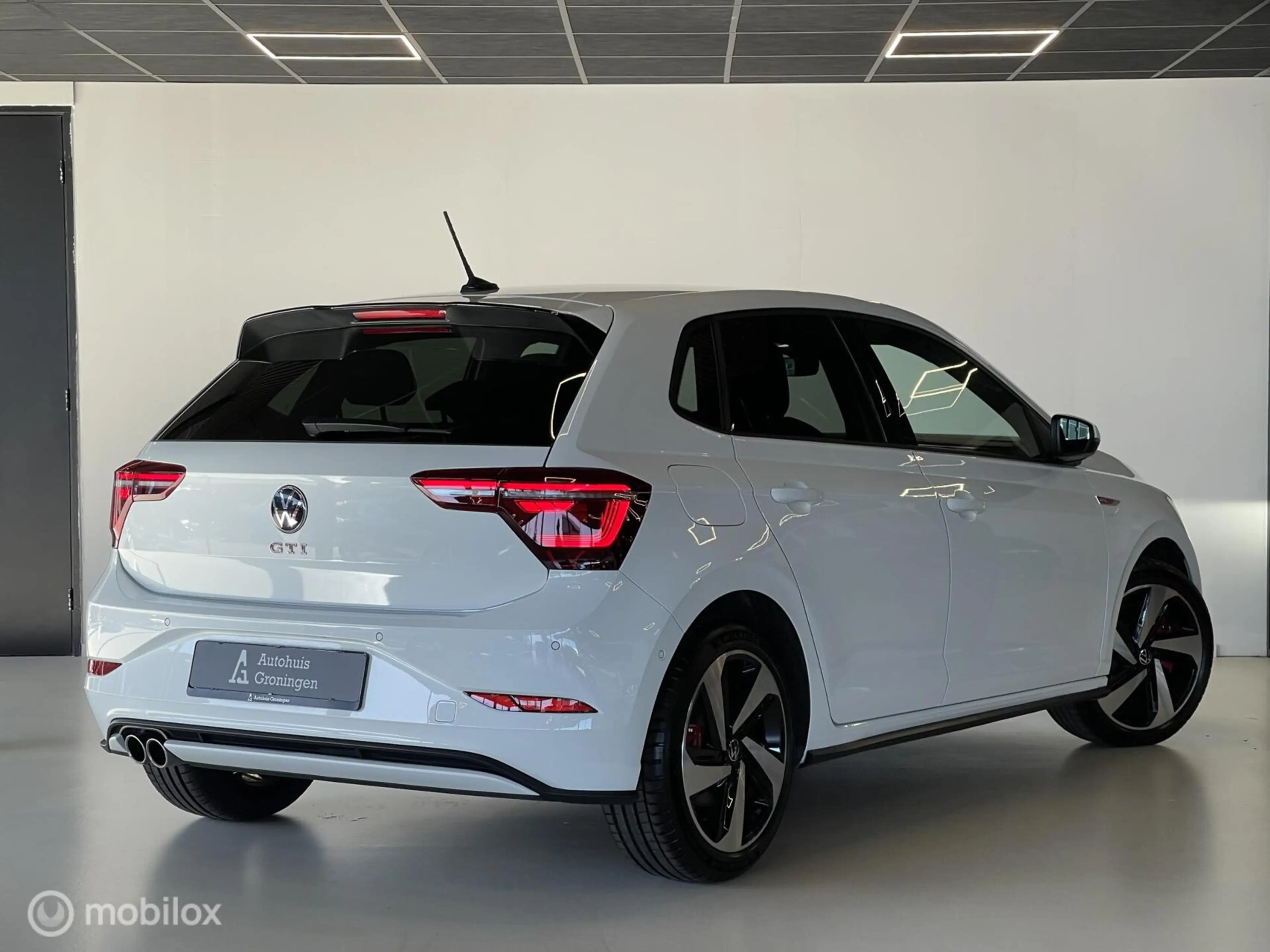 Volkswagen Polo GTI 2.0 TSI — photo 11