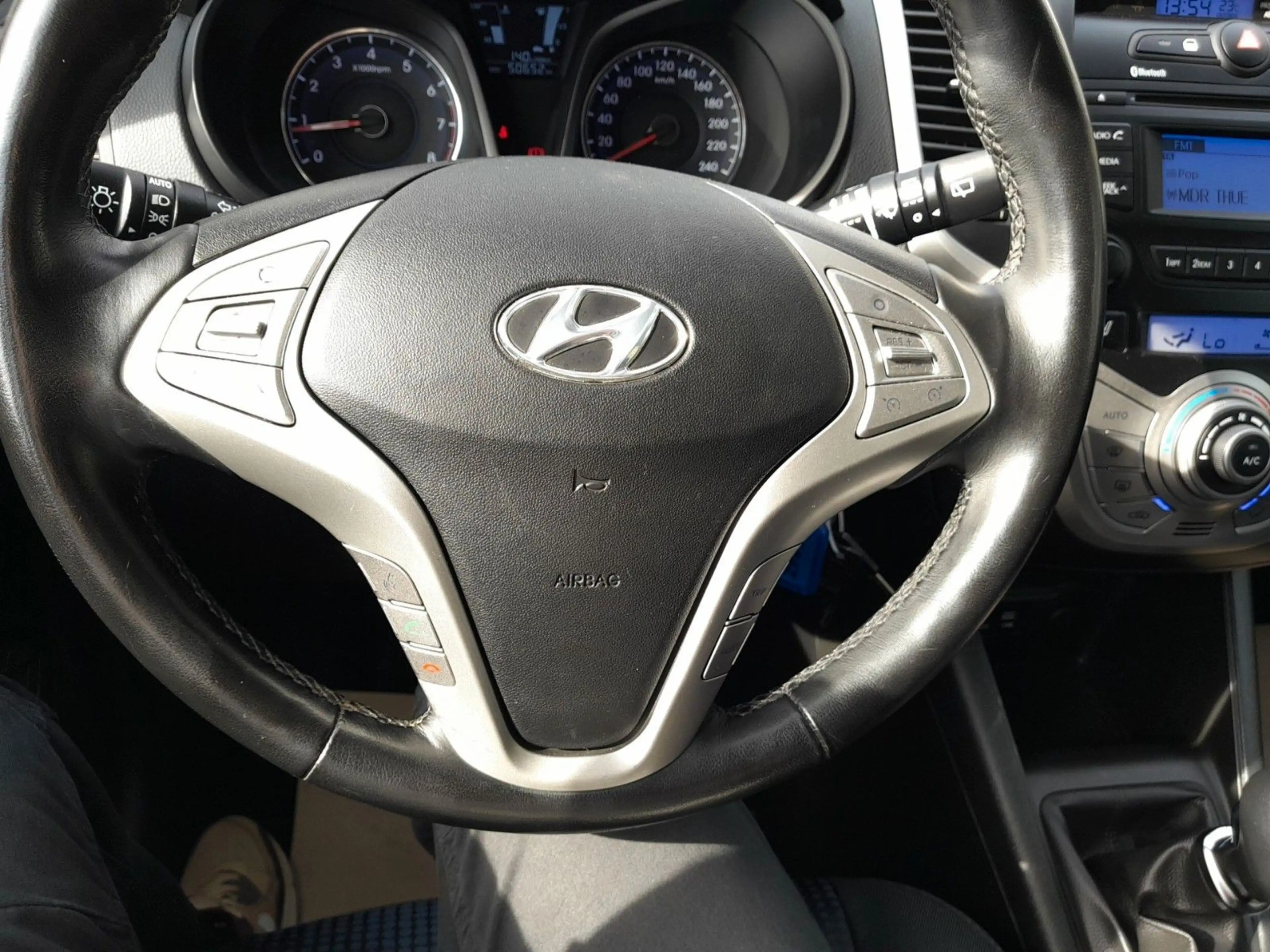 Hyundai iX20 1.6 Space blue — photo 12
