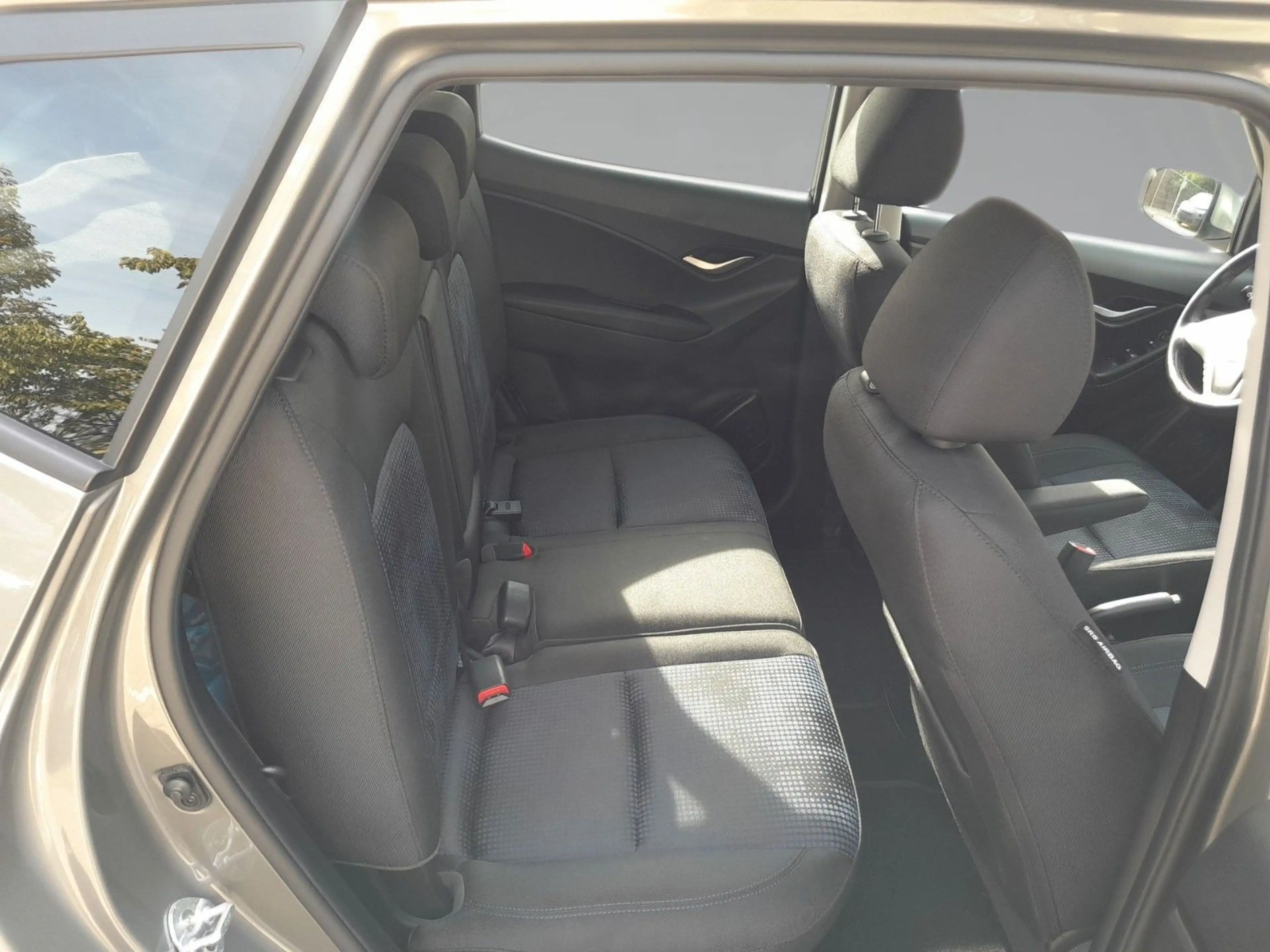 Hyundai iX20 1.6 Space blue — photo 14