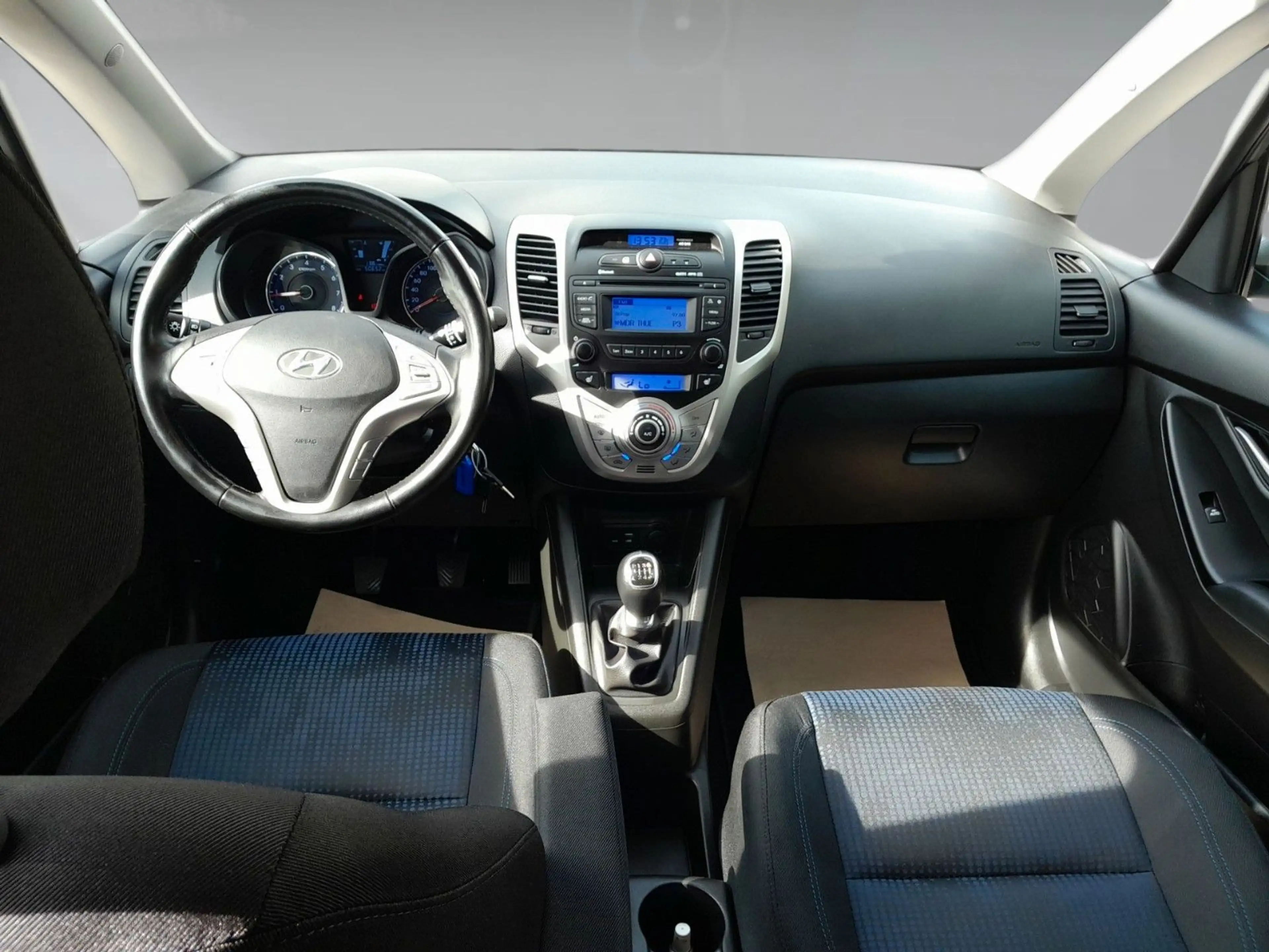 Hyundai iX20 1.6 Space blue — photo 10