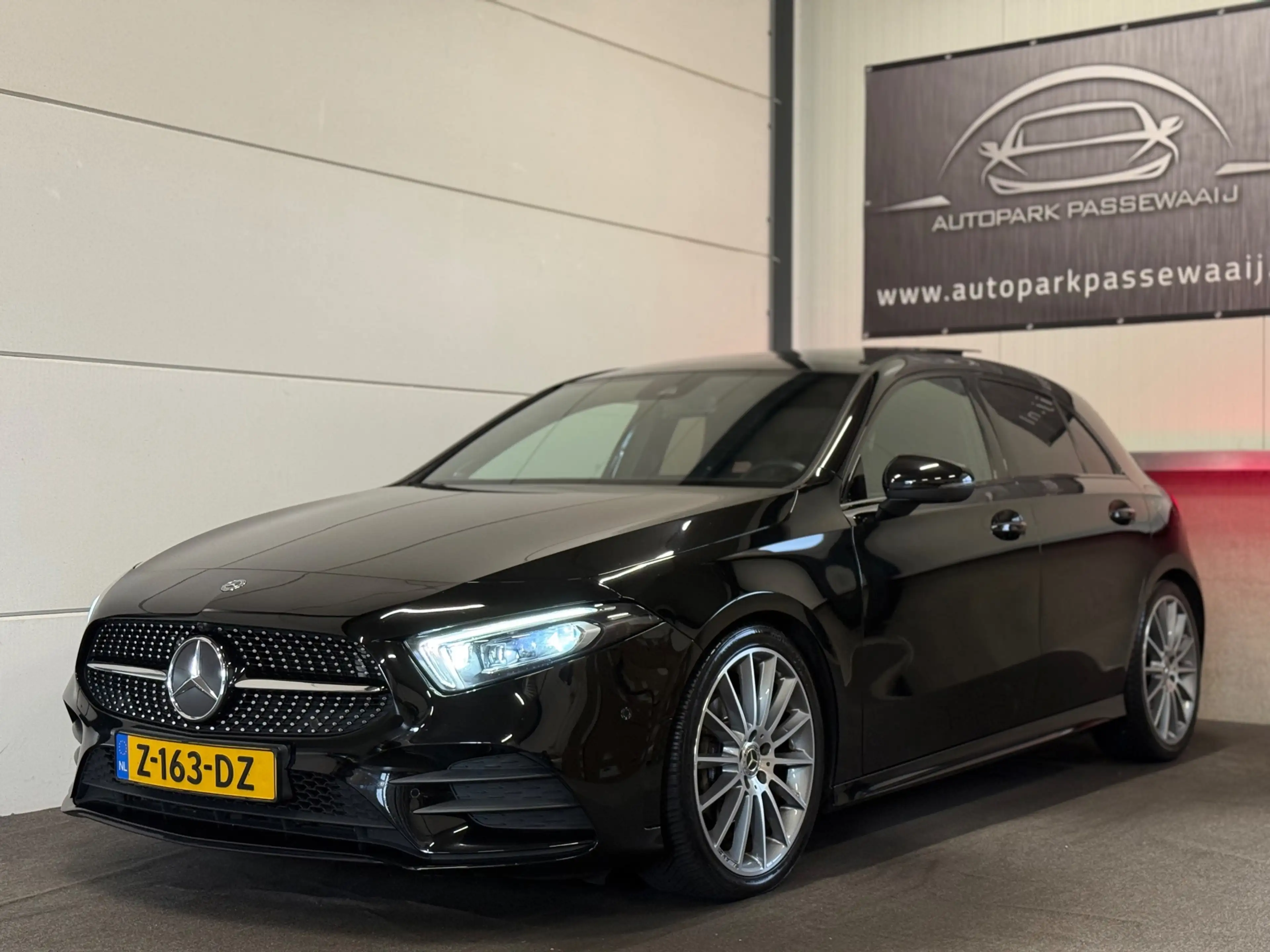 Mercedes-Benz A 200 AMG Pano, ACC, Multibeam, Burmester, 360° Camera,