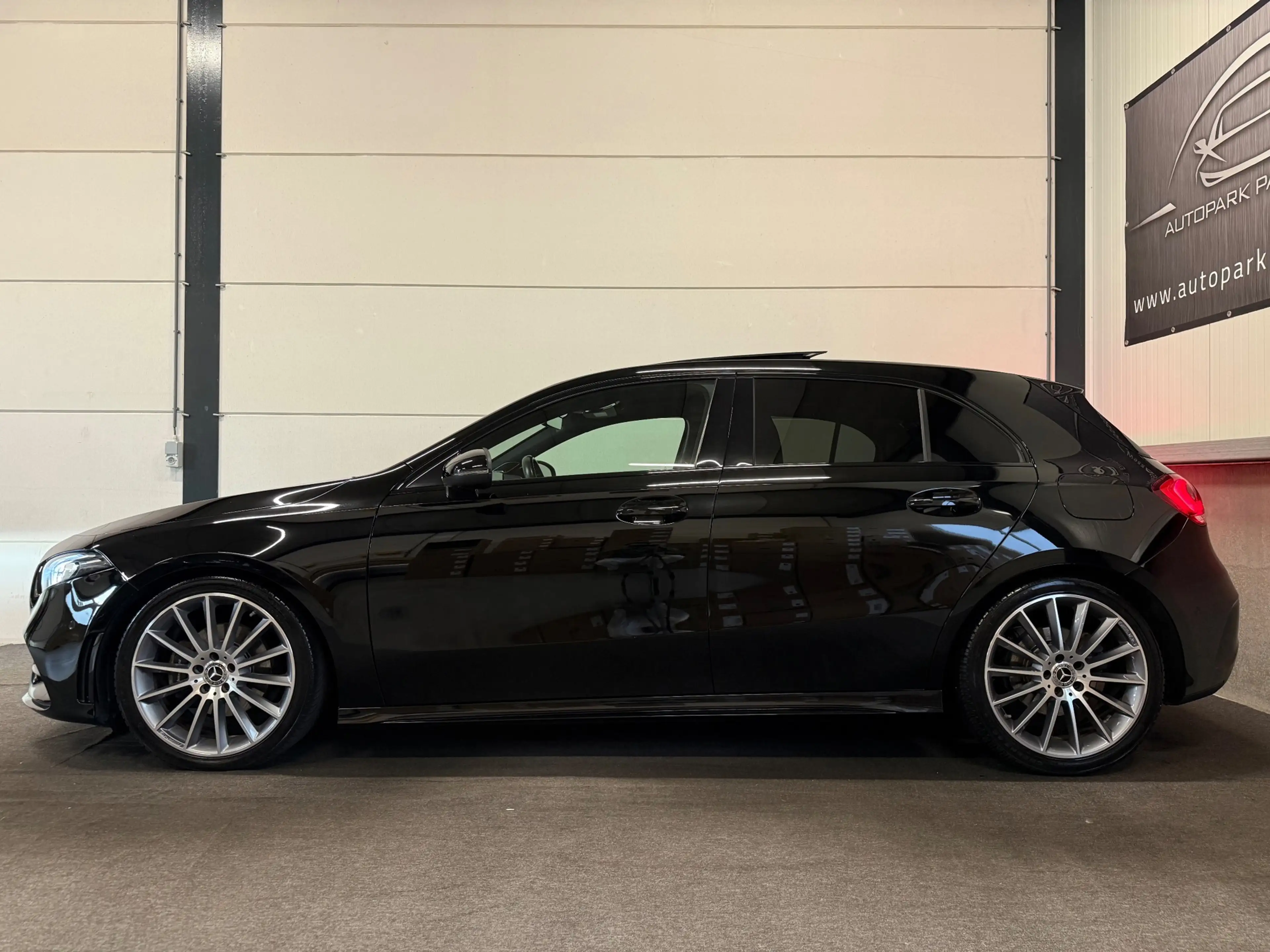 Mercedes-Benz A 200 AMG Pano, ACC, Multibeam, Burmester, 360° Camera, — photo 4
