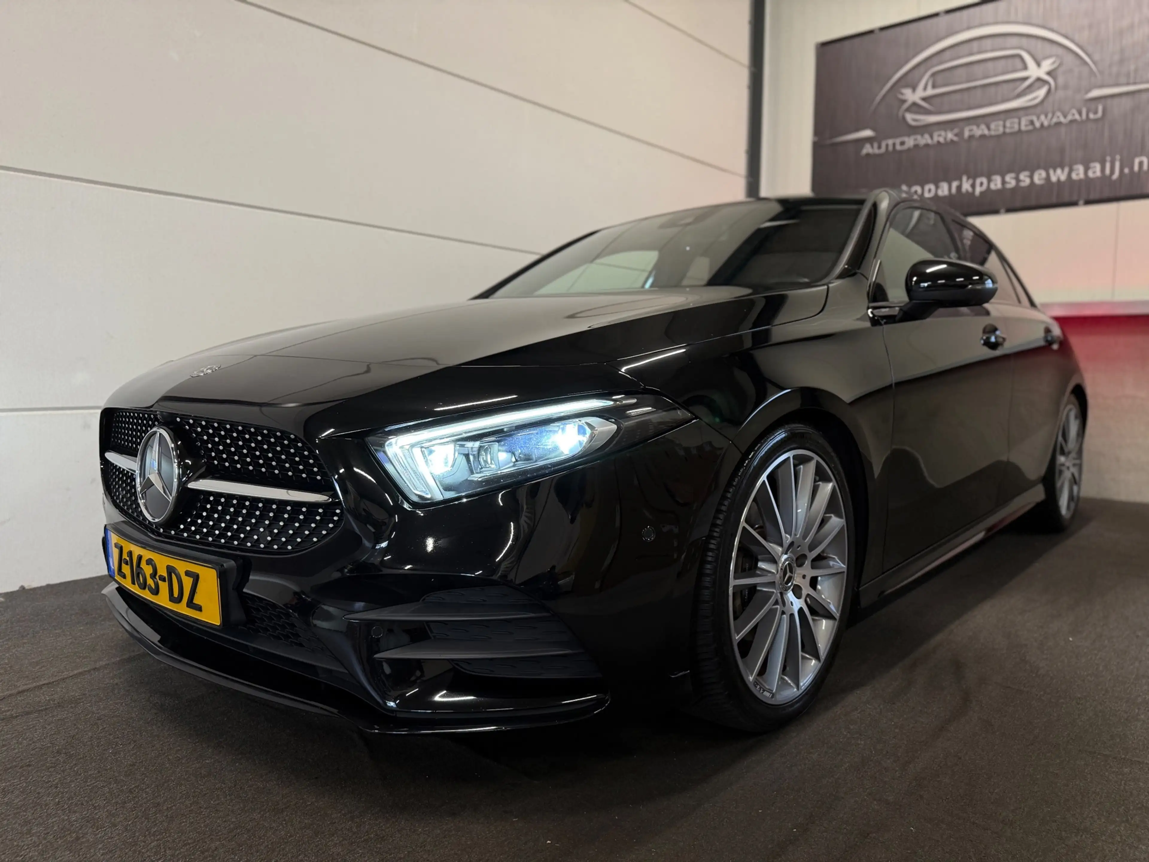 Mercedes-Benz A 200 AMG Pano, ACC, Multibeam, Burmester, 360° Camera, — photo 3
