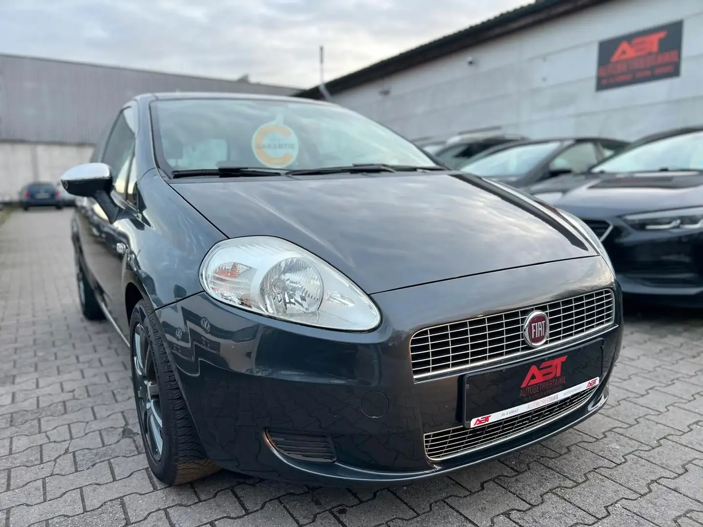 Fiat Punto Grande Punto 1.4,TÜV NEU,2.Hand,Garantie,53 TKM! Grau - 1