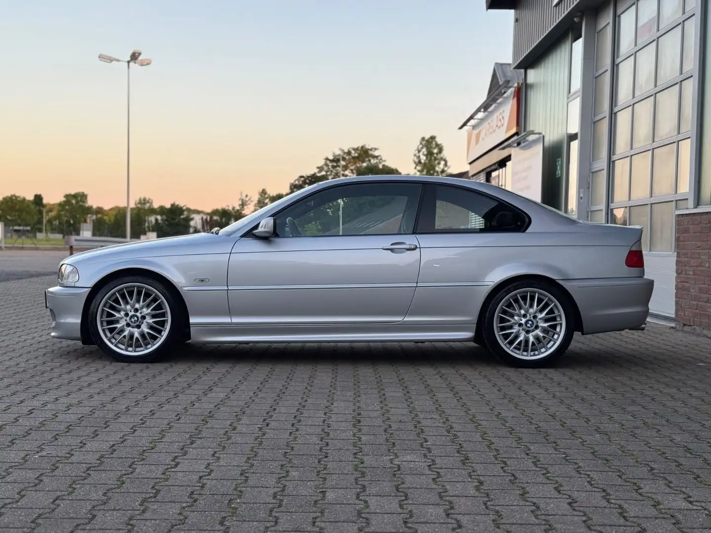 BMW 330 Ci M-Paket Scheckheft gepflegt  *1.HAND* srebrna - 2