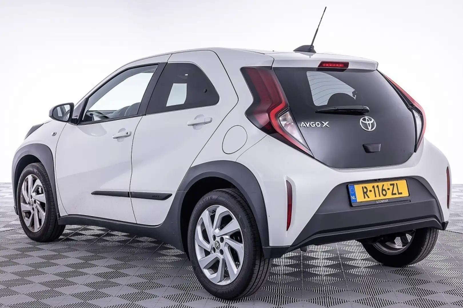 Toyota Aygo 1.0 VVT-i MT first | ECC | NAVI | VELGEN ✅ 1e Eige Alb - 2