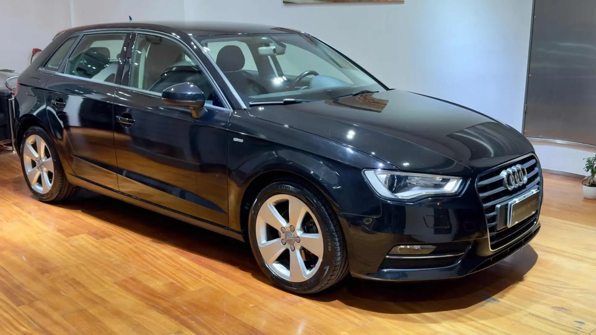 Audi A3 SPB 1.6 TDI clean diesel Ambition Schwarz - 1