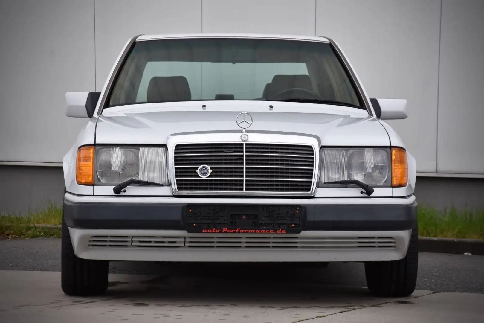 Mercedes-Benz E 420 / 400 E W124 mit V8 Weiß - 2