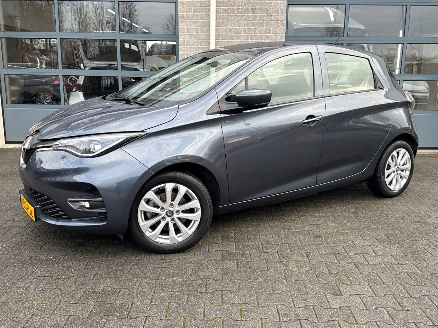 Renault ZOE R135 Zen 52 kWh (ex Accu) |STOELVERWARMING|CARPLAY Grijs - 1