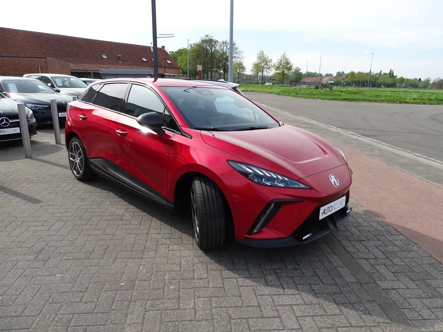 MG MG4 e-MG4 64 kWh Luxury Rood - 2