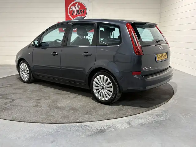 Ford C-Max view 3