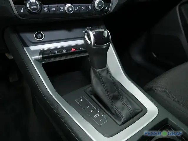 Audi Q3 view 9