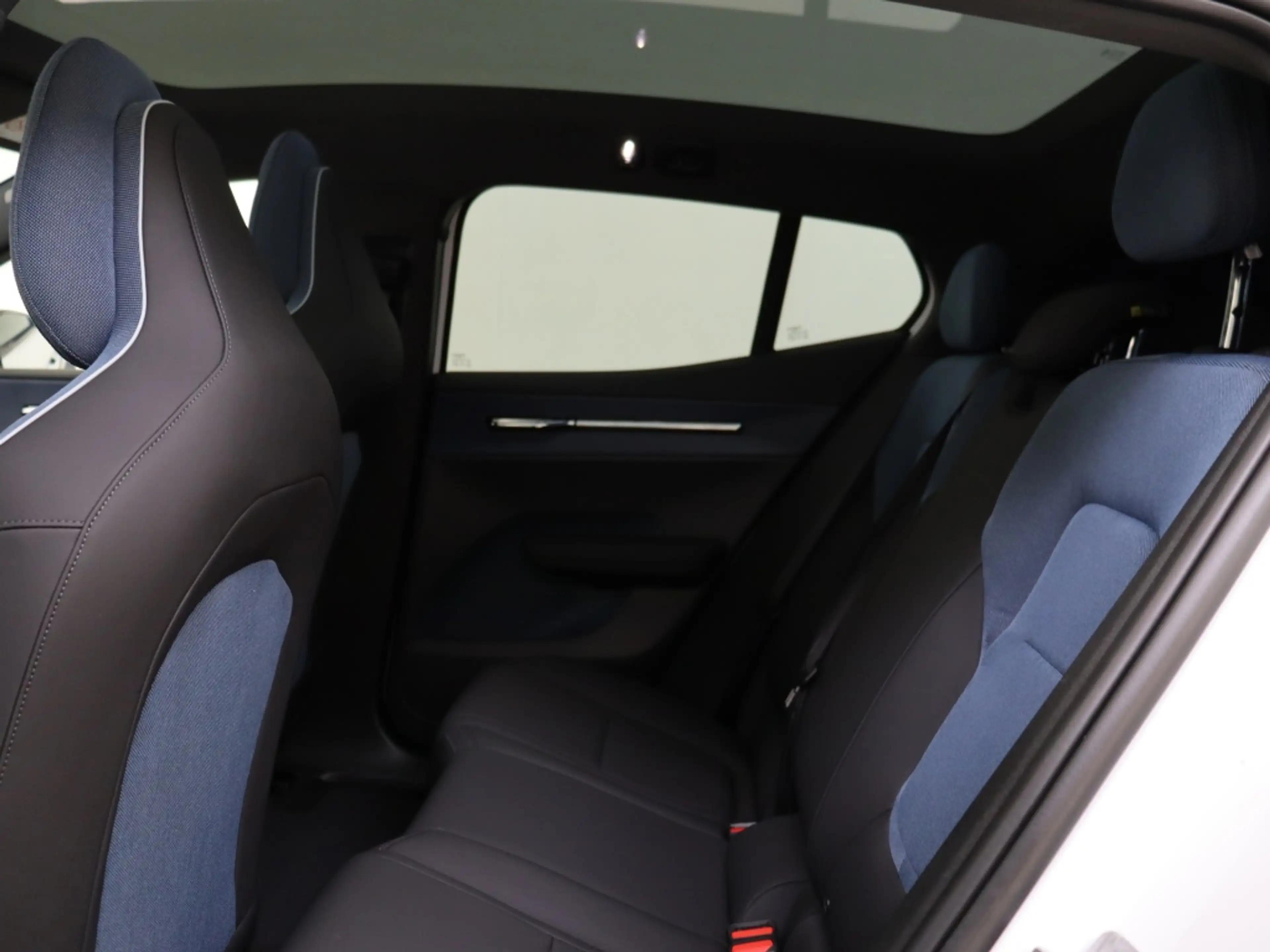 Volvo EX30 Single Motor Extended Range Ultra 69 kWh | Stoel e — photo 9