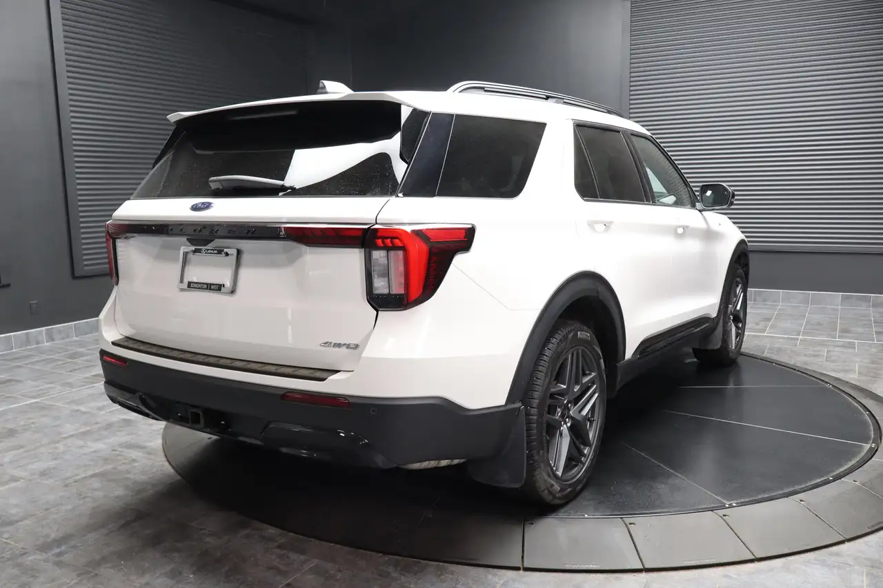 Ford Explorer снимка Ford Explorer