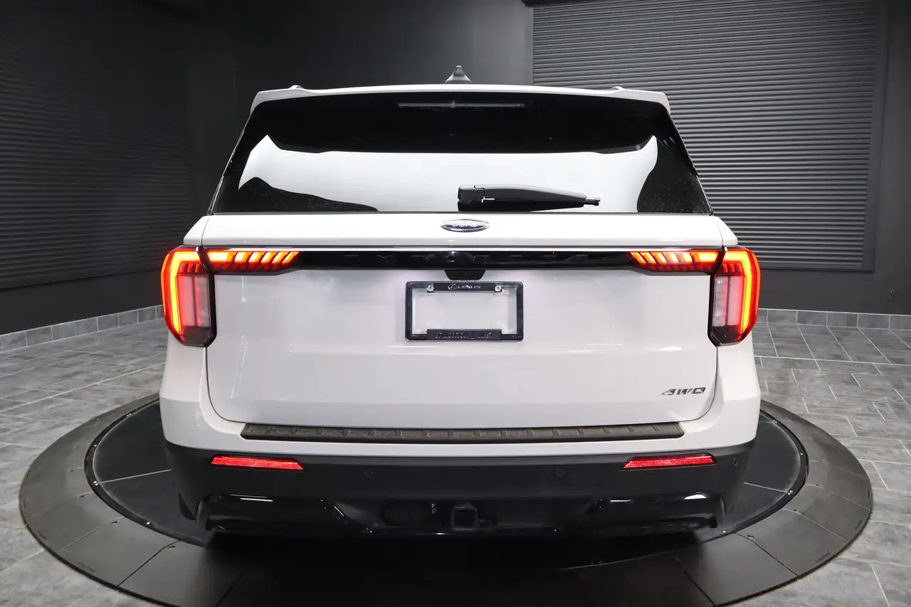 Ford Explorer снимка Ford Explorer