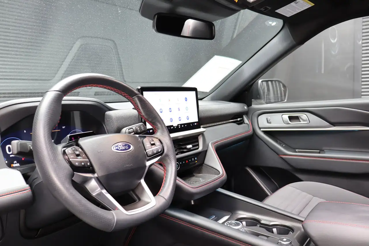 Ford Explorer снимка Ford Explorer