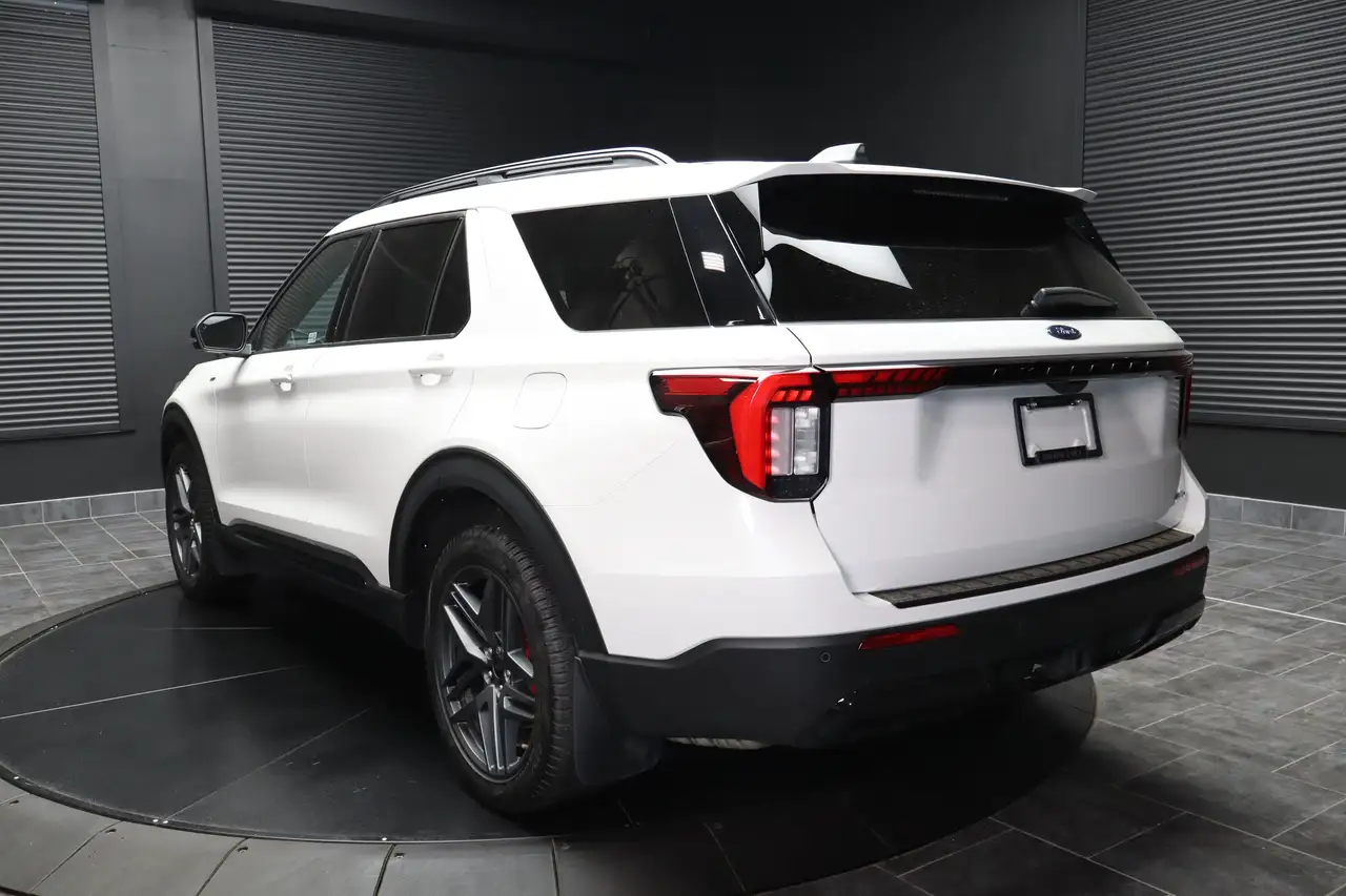 Ford Explorer снимка Ford Explorer
