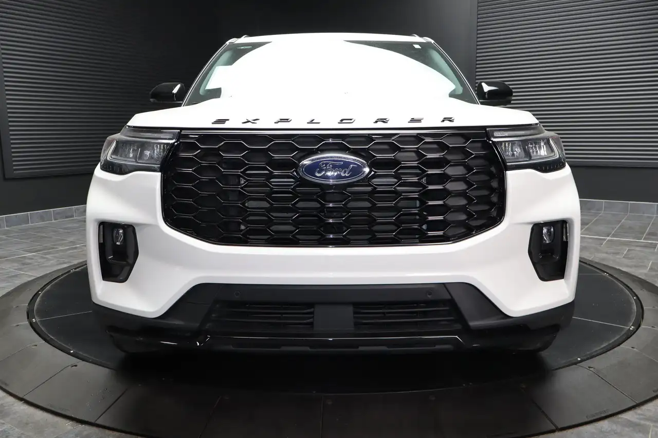 Ford Explorer снимка Ford Explorer