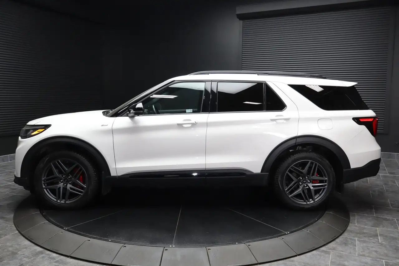 Ford Explorer снимка Ford Explorer