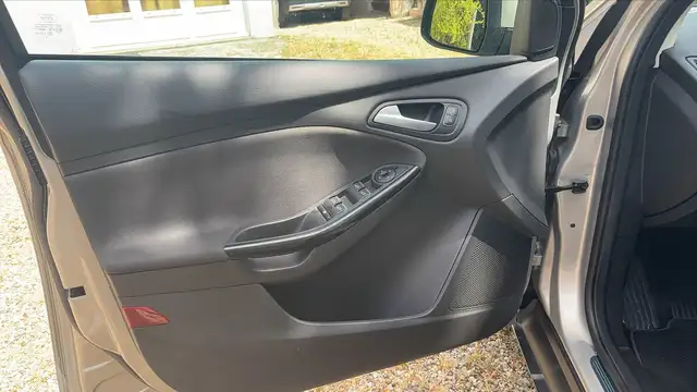 Ford Focus view 7