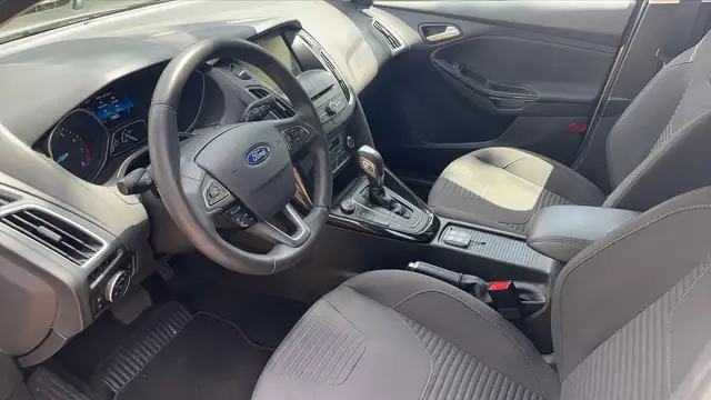 Ford Focus view 8