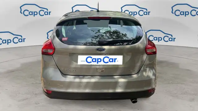 Ford Focus view 3