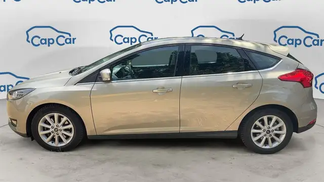 Ford Focus view 2