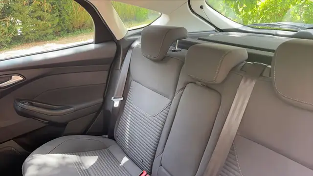 Ford Focus view 9