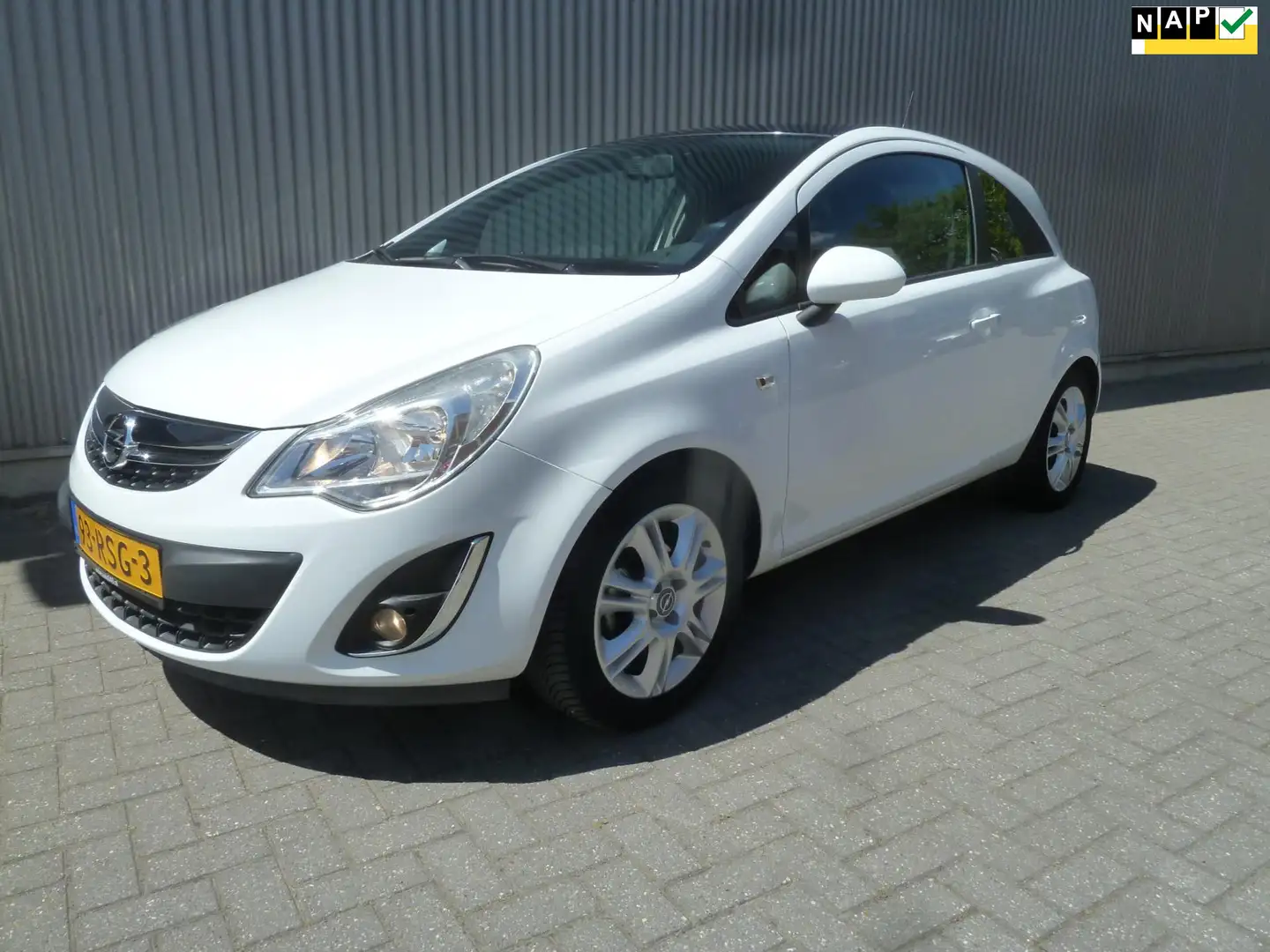 Opel Corsa 1.2-16V Color Edition Airco|Navi|Multimedia Wit - 1