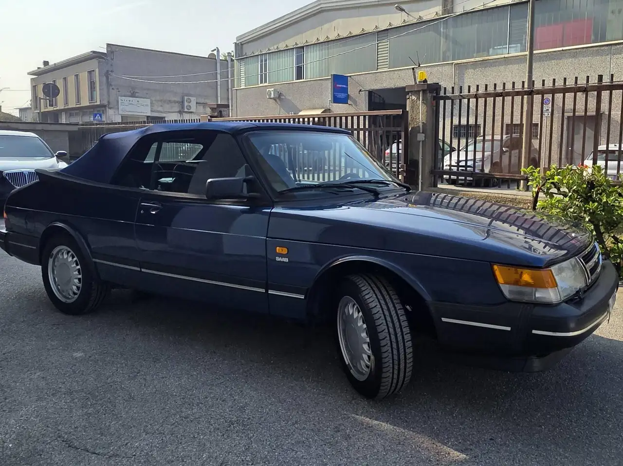 Saab 900