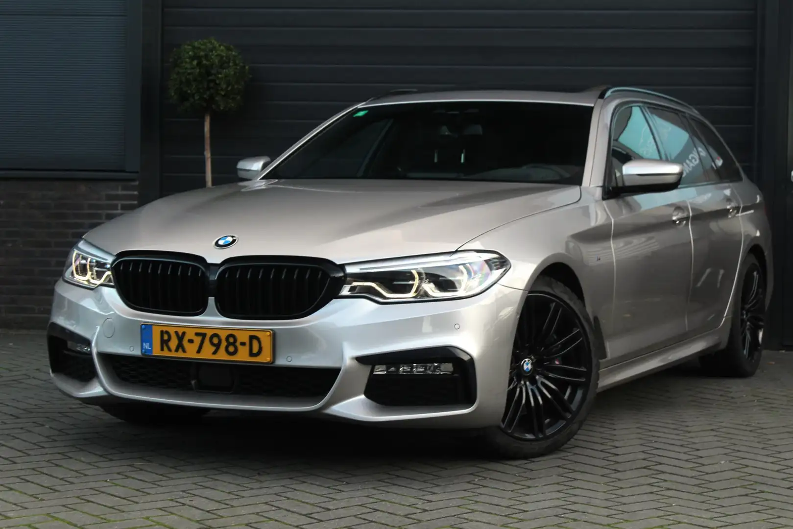 BMW 540 5-serie Touring 540i xDrive M-Sport High Executive Gris - 1