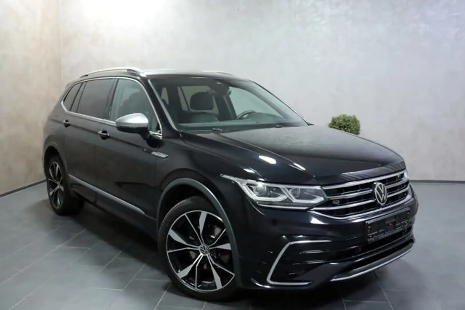 Volkswagen Tiguan Allspace 3x R-Line 4M 7-Sitze AHK CAM HUD Noir - 2