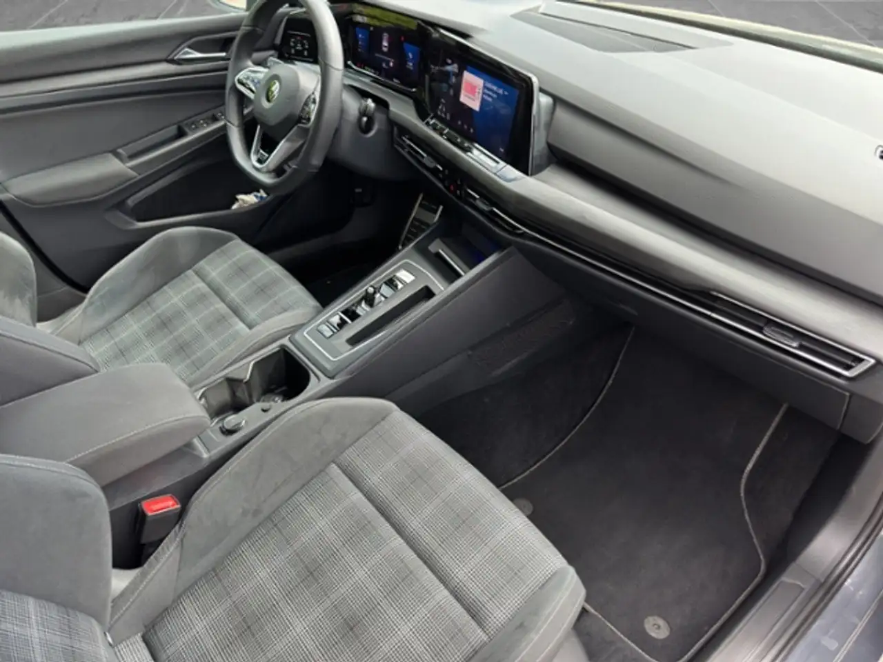 Volkswagen Golf VIII +GTD+LED+BLACK STYLE+HEAD UP+DC+ 17