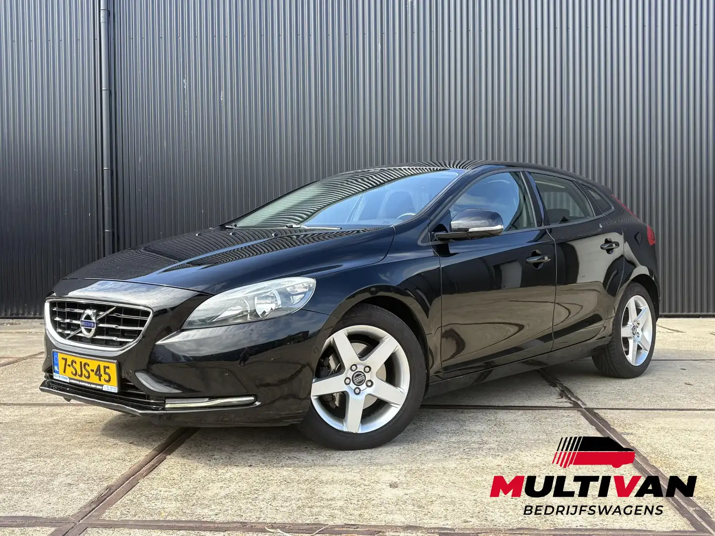 Volvo V40 1.6 T3 Momentum | HARMAN KARDON | NETTE WAGEN Noir - 1