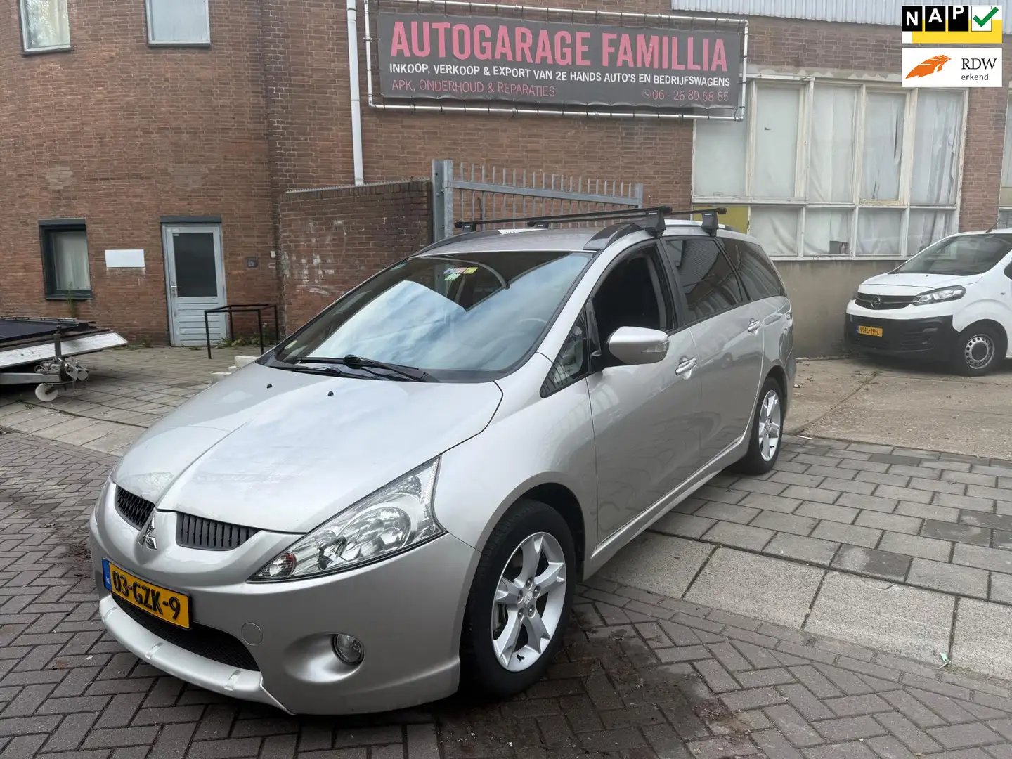 Mitsubishi Grandis 2.4-16V InSport 7 Persoons Grijs - 1