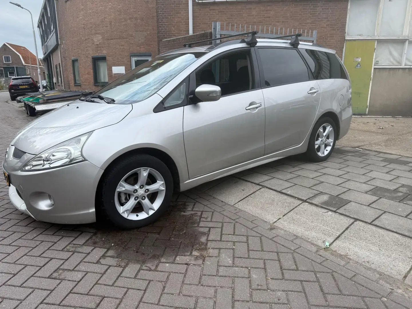 Mitsubishi Grandis 2.4-16V InSport 7 Persoons Grijs - 2