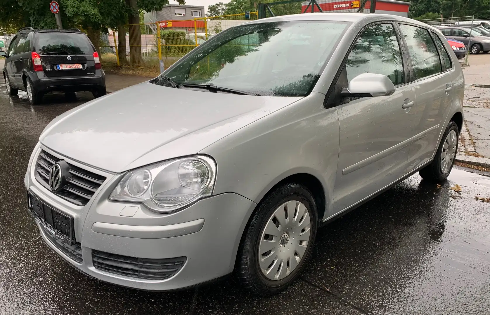 Volkswagen Polo Tour Grau - 2