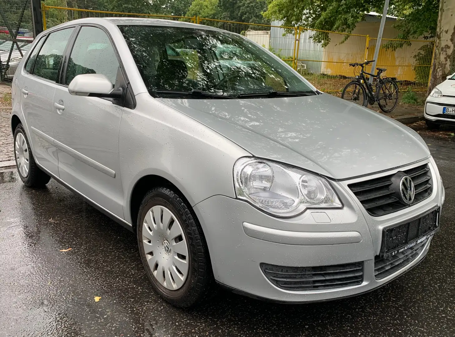 Volkswagen Polo Tour Grau - 1