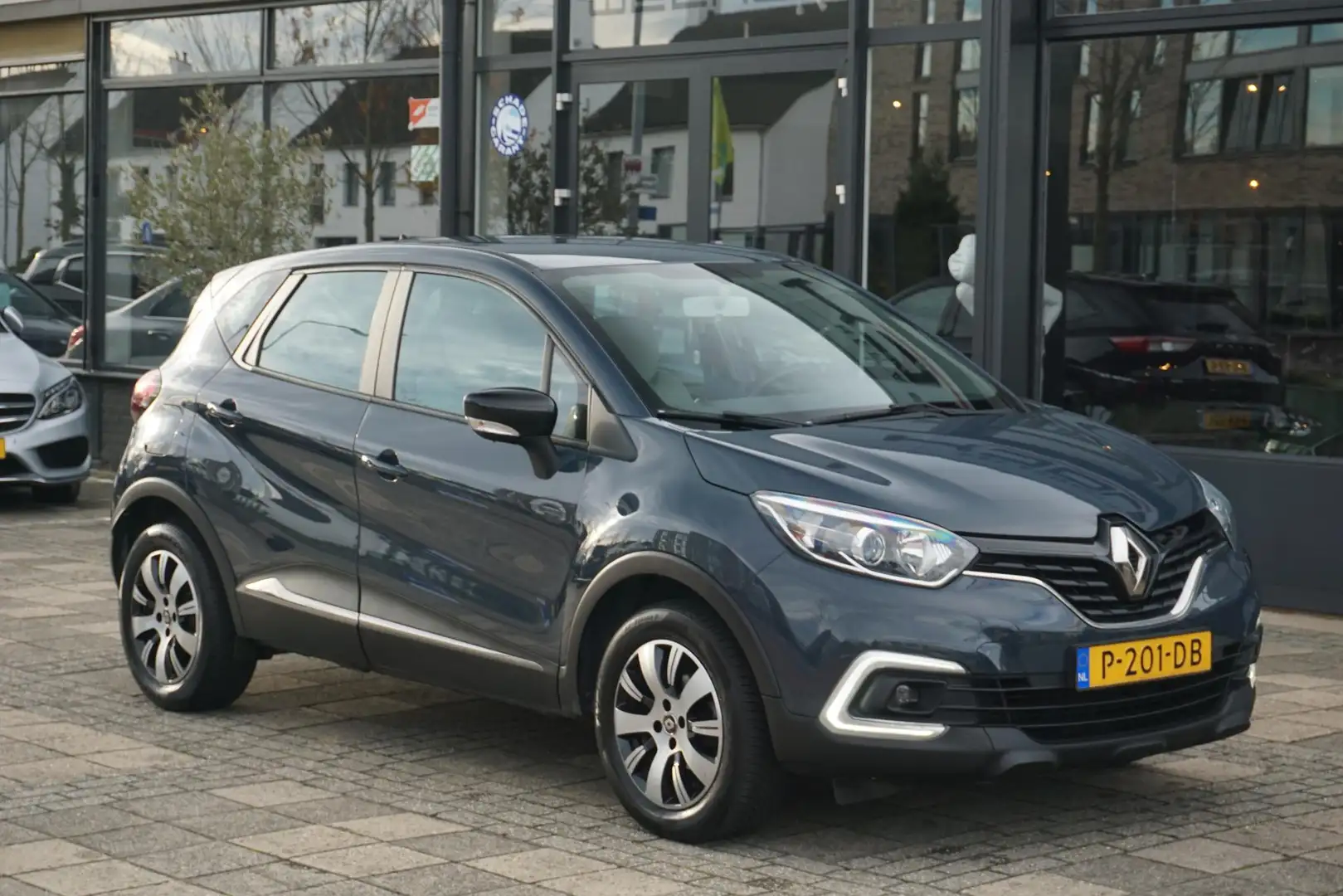 Renault Captur 0.9 TCe Life Blauw - 1