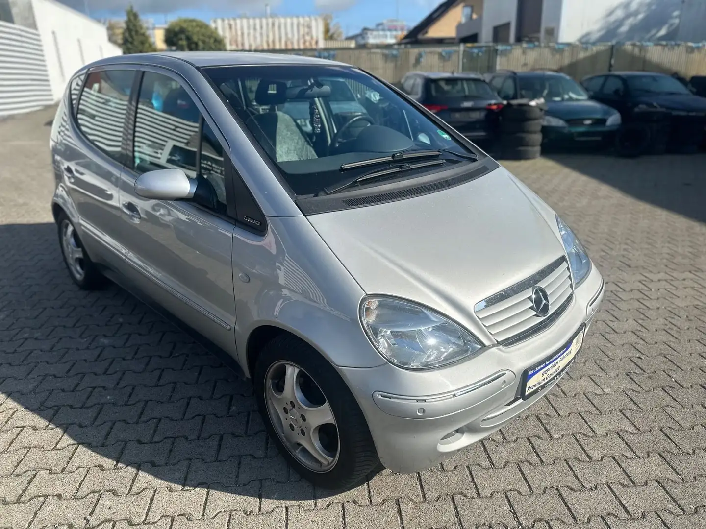 Mercedes-Benz A 190 ELEGANCE / Automatik Silber - 2