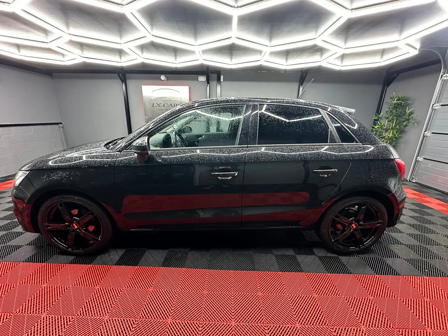 Audi A1 🔺1.0 TFSI ultra Design🔺 Чорний - 2