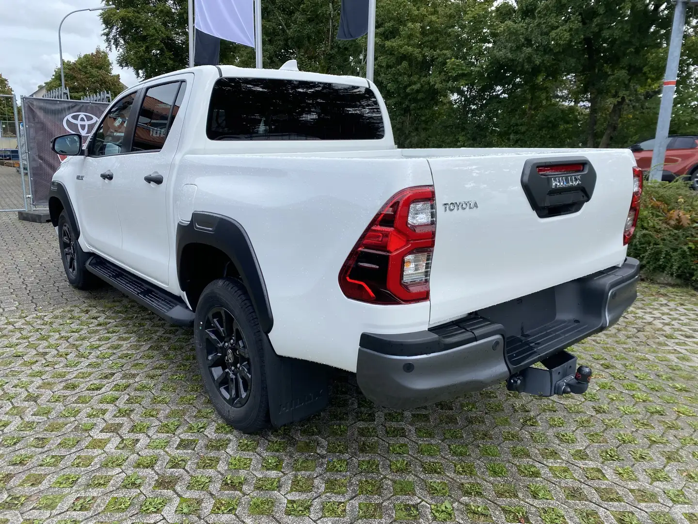 Toyota Hilux Double Cab Invincible 4x4 *AHK* Bianco - 2