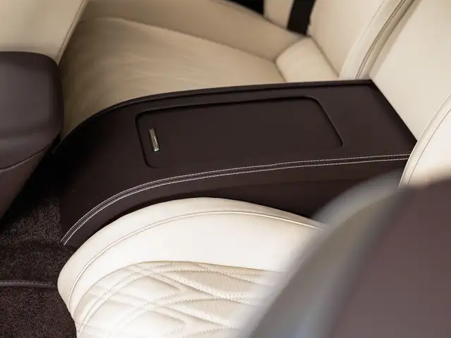 Bentley Continental GT Azure V8 Hybrid Ansicht 39