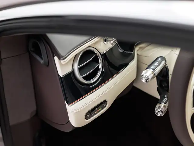 Bentley Continental GT Azure V8 Hybrid Ansicht 19