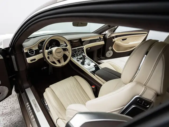 Bentley Continental GT Azure V8 Hybrid Ansicht 18