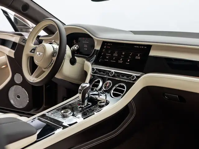 Bentley Continental GT Azure V8 Hybrid Ansicht 24